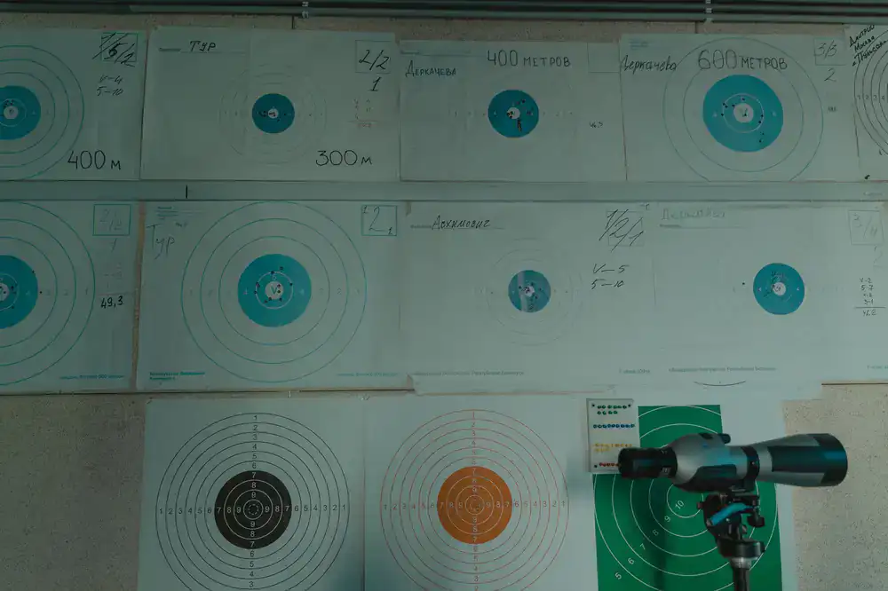 Focusing a high-end spotting scope